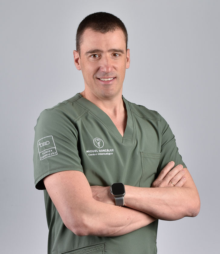 Miguel González - Dentista Implantología y Cirugía Oral en Oviedo